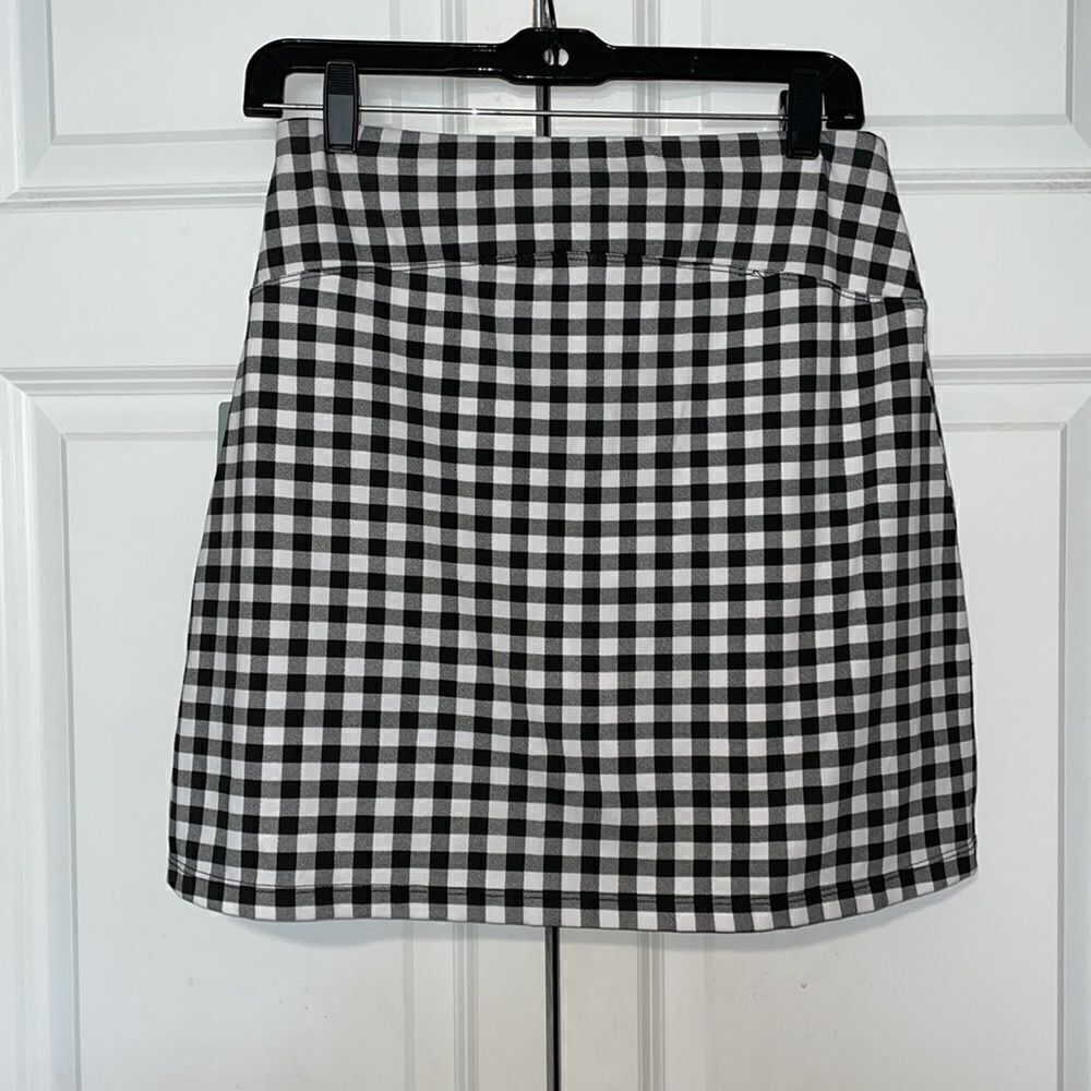 Checkered skort that smooths and slims size small - Picture 5 of 6